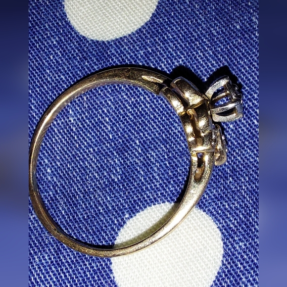 Vintage gold and diamond heart ring size 8 smoke free home - Picture 5 of 7